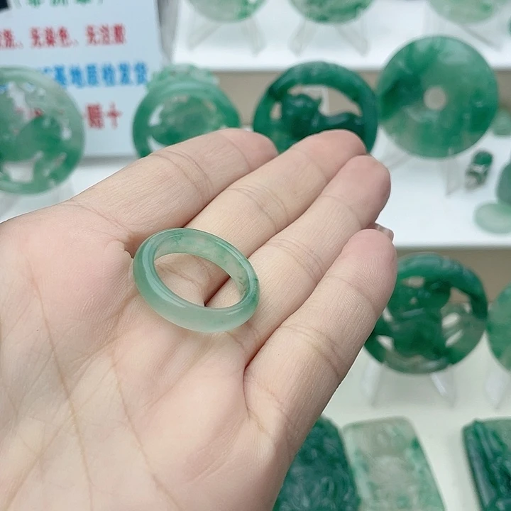 颈饰未镶嵌石英质玉