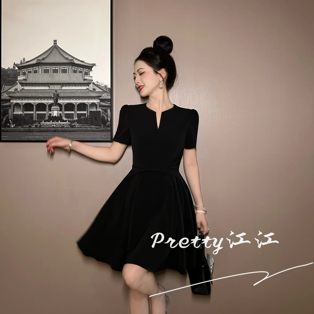 Pretty小众设计师品牌江江定制 法式v领修身设计感小黑裙9091