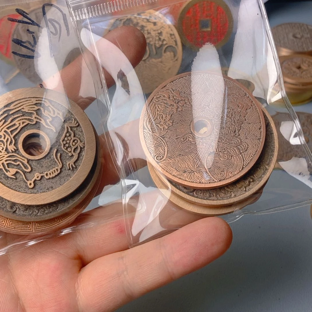 铜脸****道现代仿制工艺文创铜币