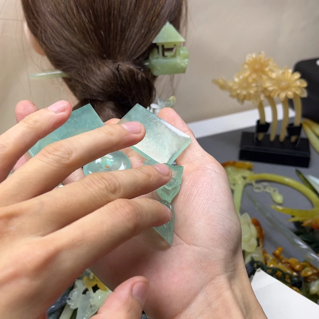 扇***子蛇纹石玉合金发饰