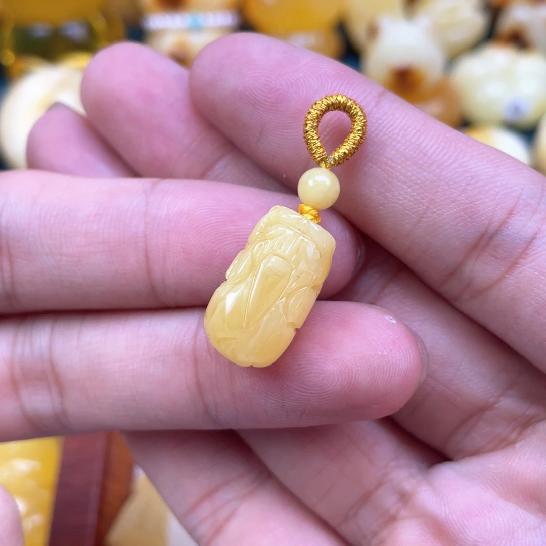 未镶嵌琥珀裸石林*?蜜蜡