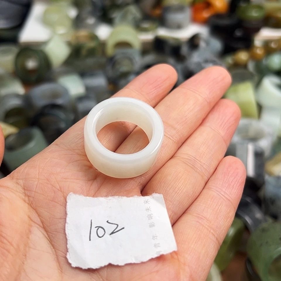 【闪购商品】未镶嵌蛇纹石玉戒指红***涨