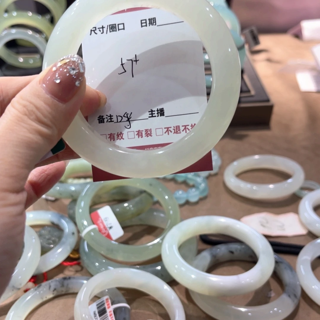 蛇纹石玉手镯未镶嵌呼*?