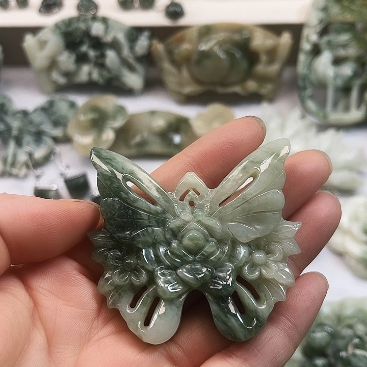 透闪石-蛇纹石玉未镶嵌颈饰