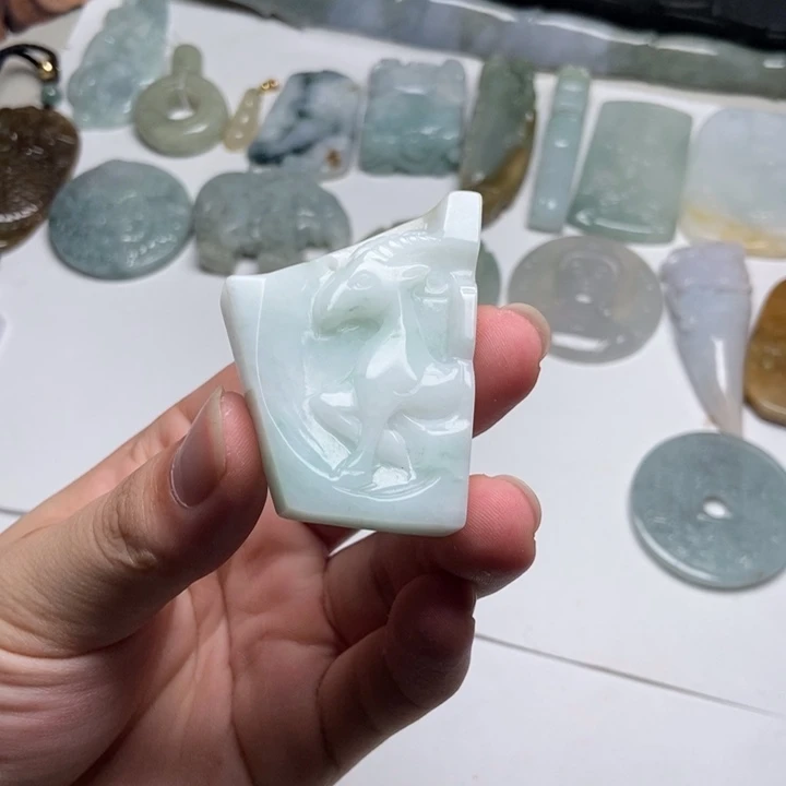 翡翠未镶嵌颈饰羊牌24