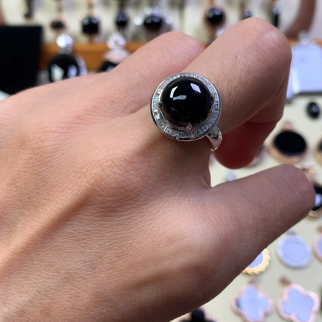 18K金镶嵌戒指翡翠