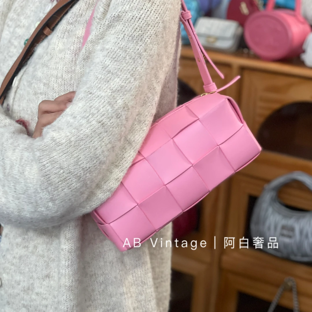 95新 BOTTEGA VENETA/葆蝶家 阿白奢品/ 粉色编织手提包