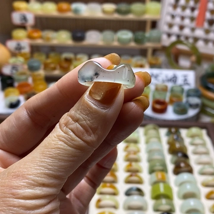 岫玉未镶嵌戒指岫玉精品指环内径 16 到 19 随机发一个
