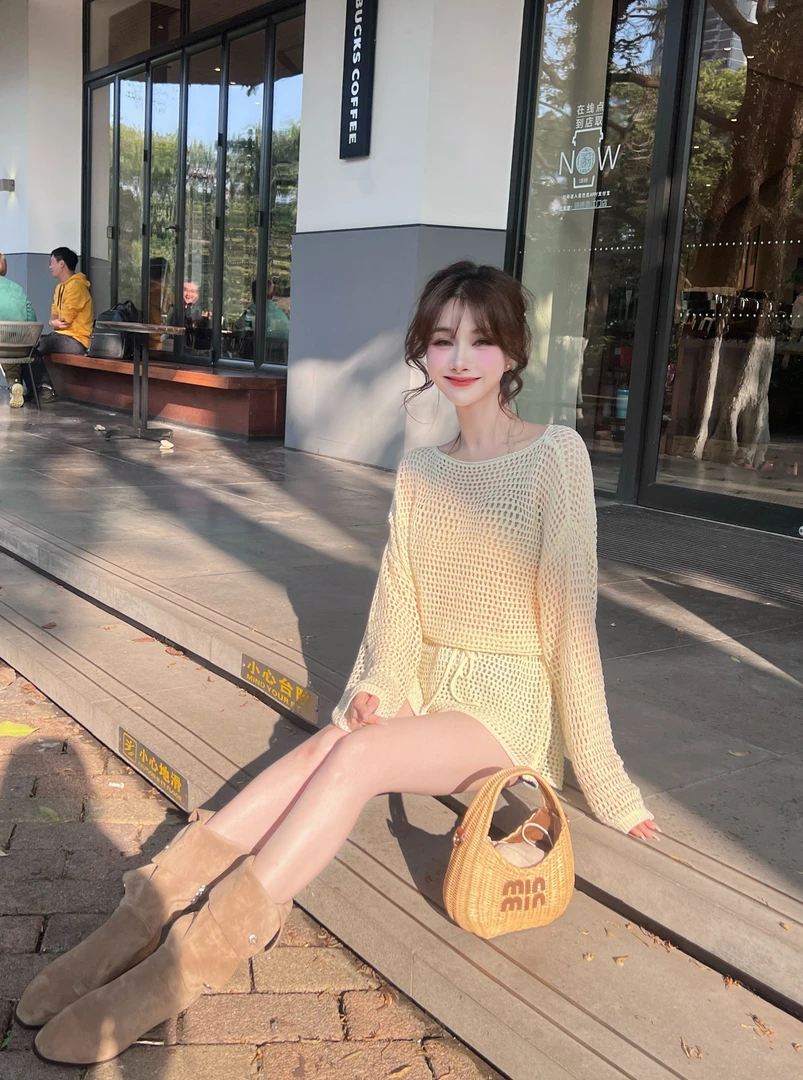 《心动讯号》韩系简约镂空设计长袖针织衫(配腰绳)