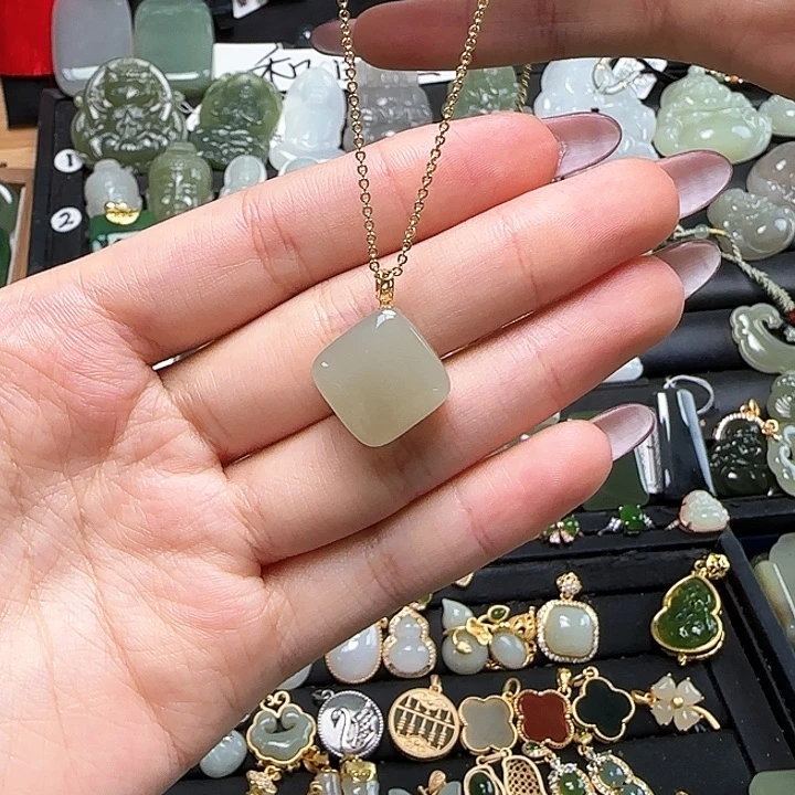 吊坠(赠链)18K金镶嵌和田玉