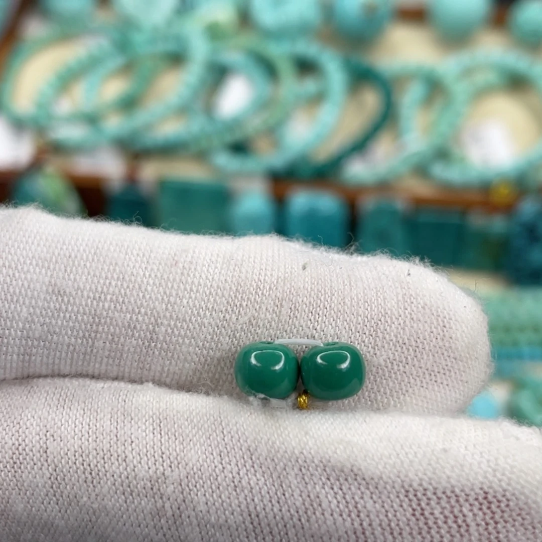 绿松石未镶嵌颈饰