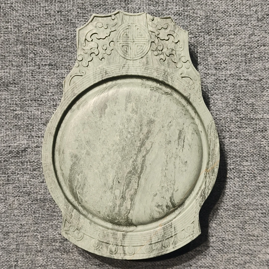 甘肃洮砚，水泉浮雕圆琴砚，尺寸14.5*10.5*2.5厘米