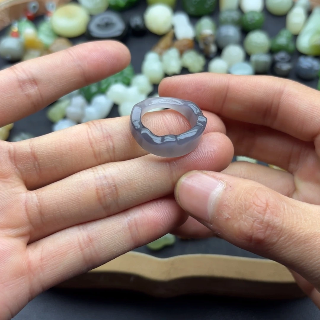 小***雅和田玉未镶嵌颈饰