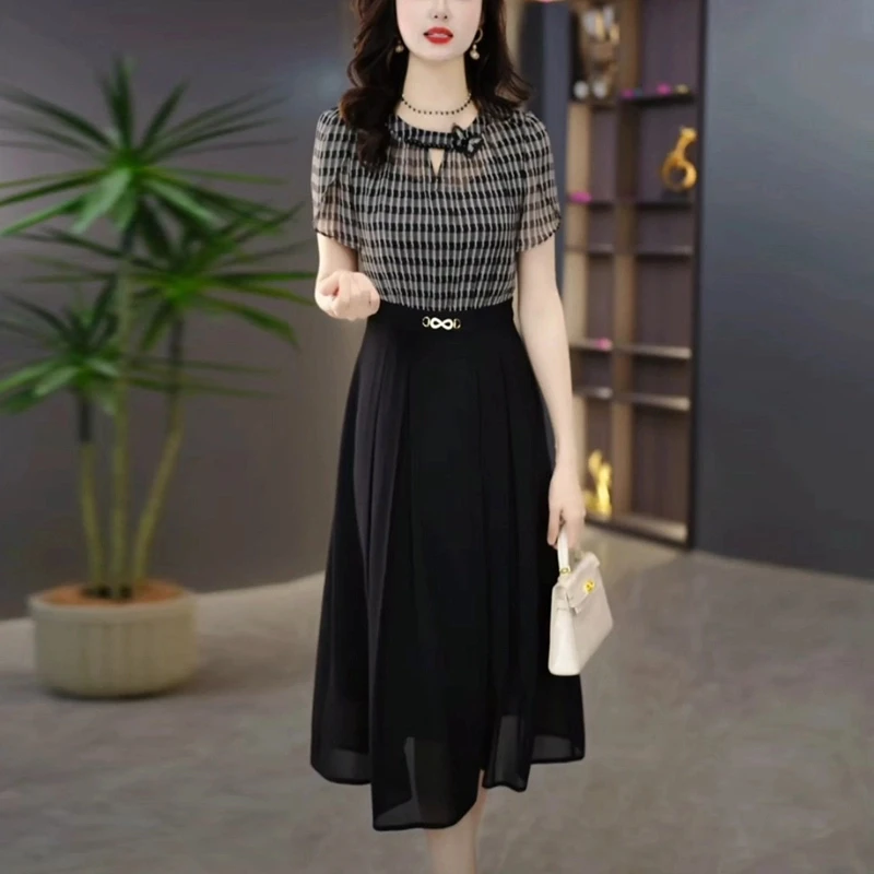 2025新款轻奢气质夏季短袖裙子女款高级感洋气收腰显瘦连衣裙