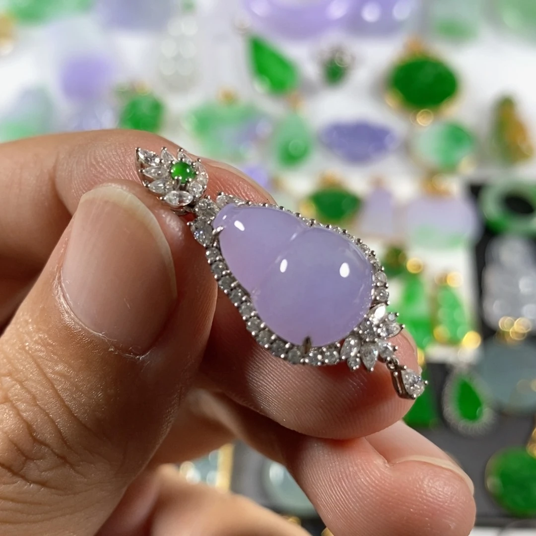 翡翠颈饰18K金镶嵌翡翠