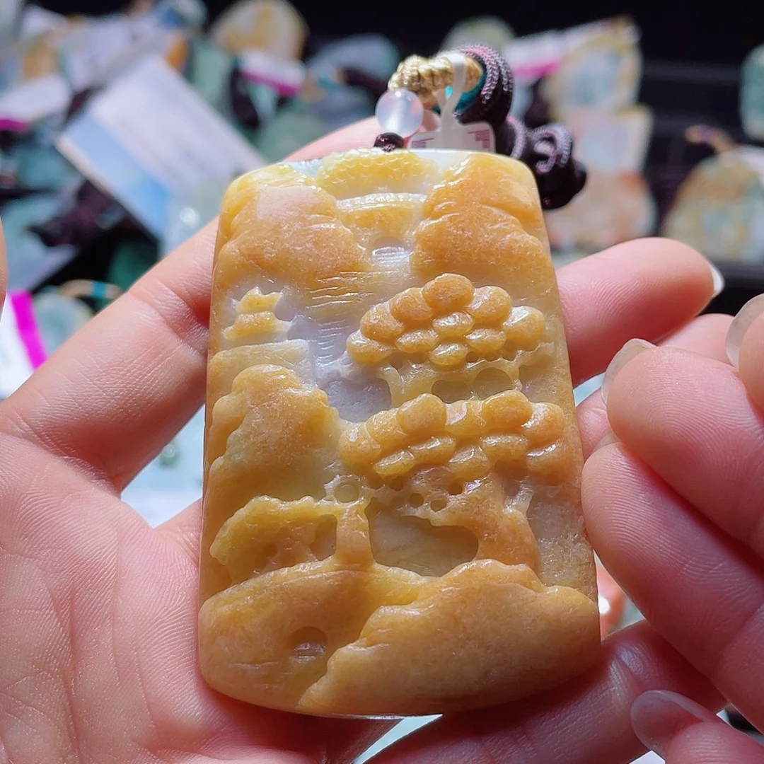 翡翠未镶嵌颈饰一个
