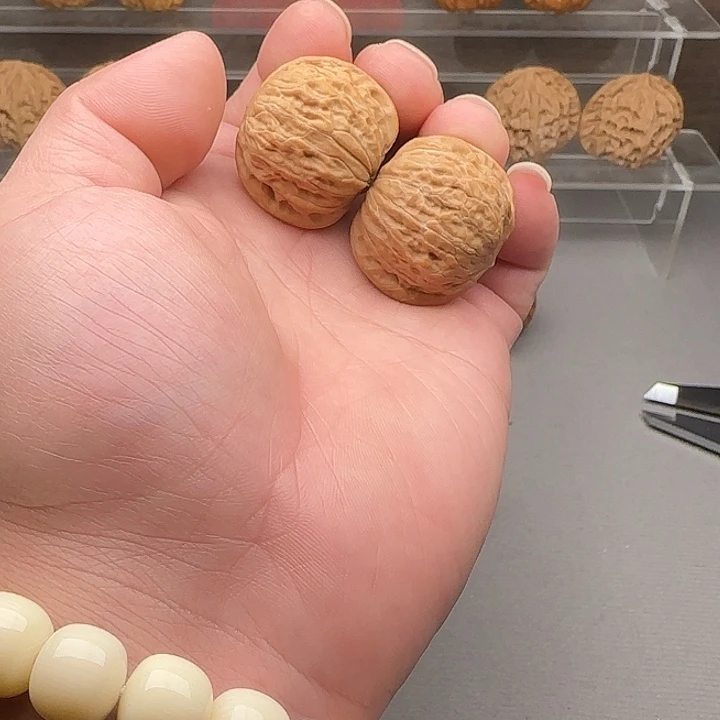 ****Z核桃铁锤妹妹文玩核桃