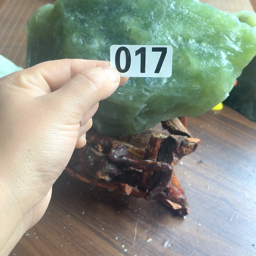 商***姐蛇纹石玉未镶嵌珠宝奇石