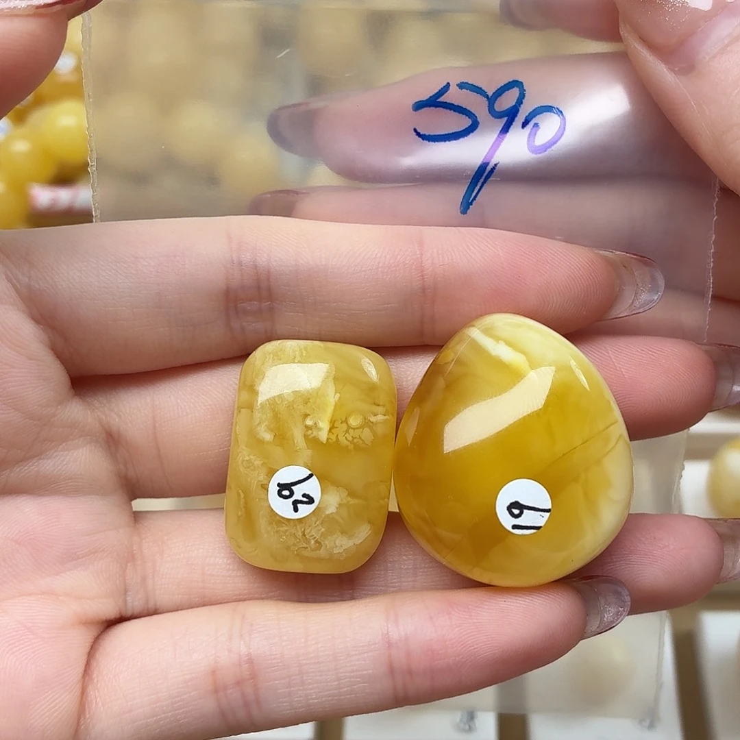 樗***也蜜蜡未镶嵌裸石微瑕