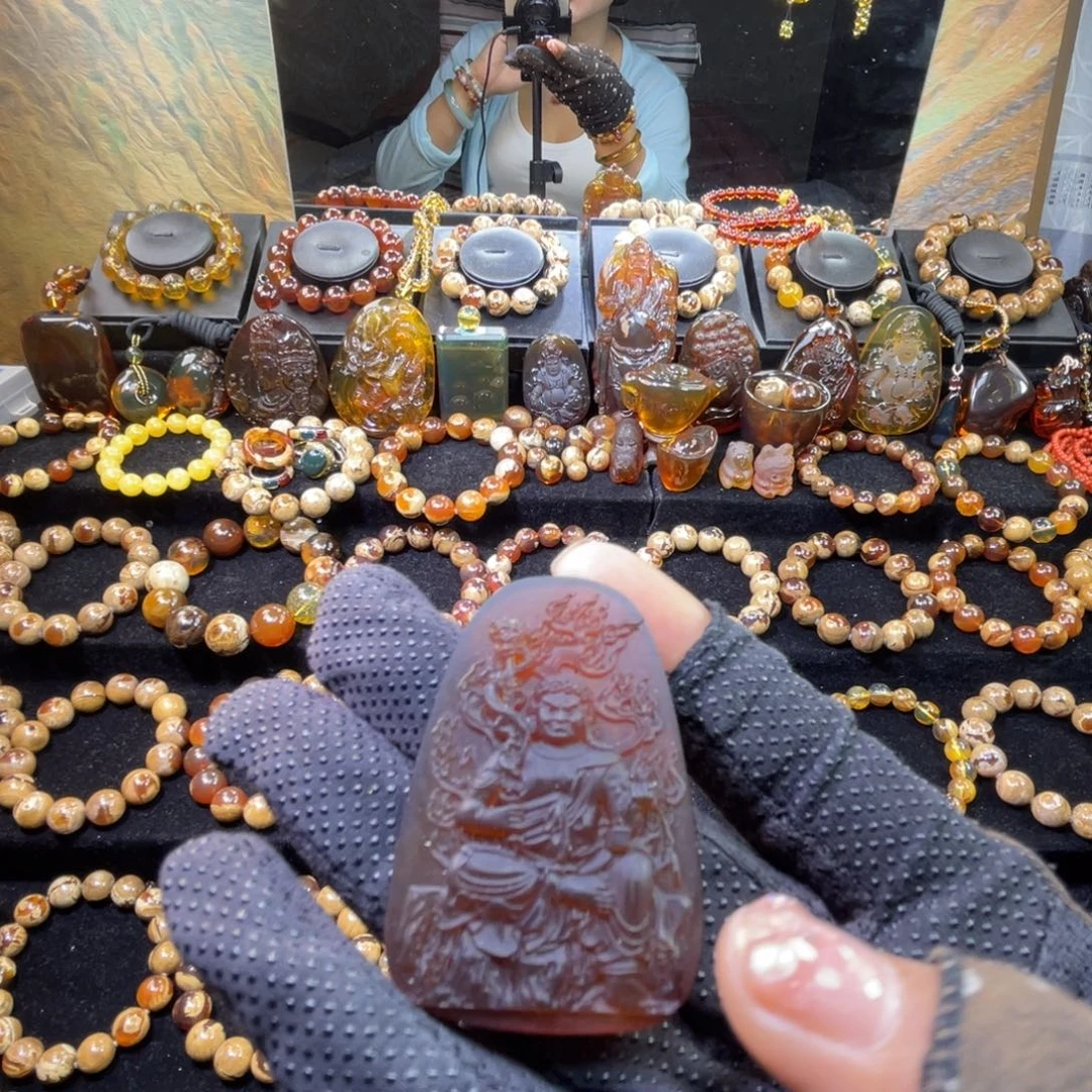 琥珀未镶嵌手串不动明王