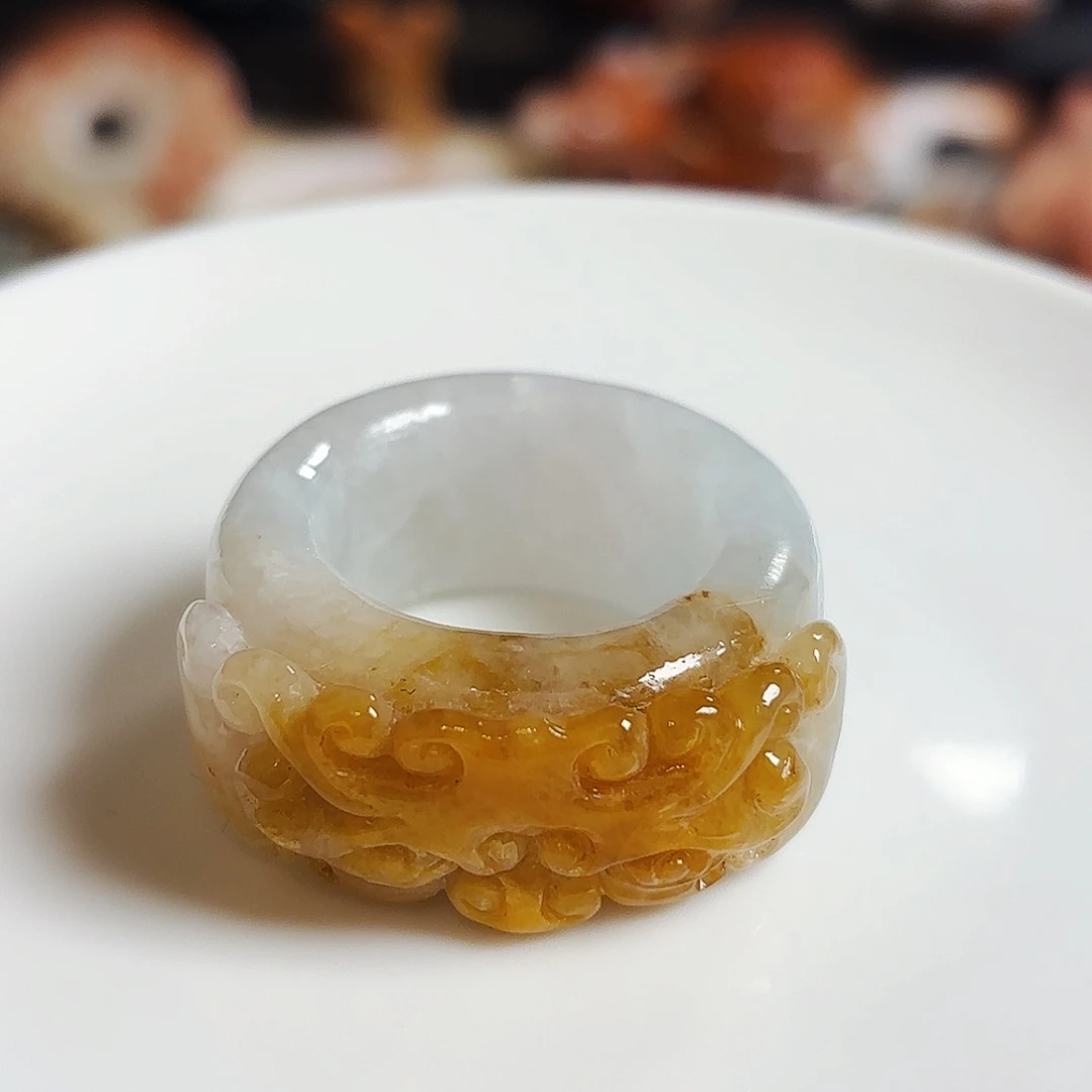 翡翠未镶嵌颈饰兽面戒指