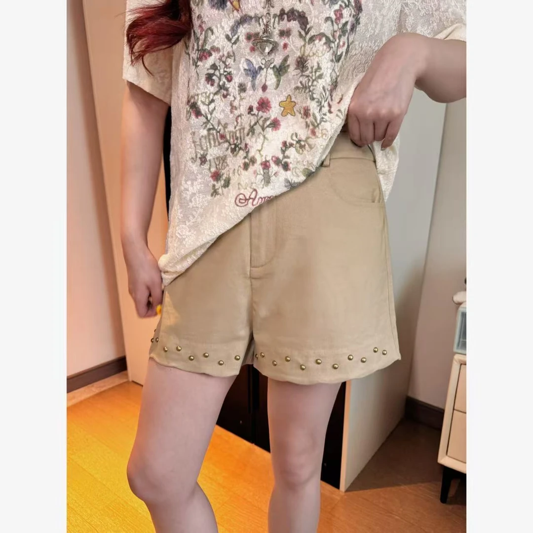 Xiaix【麦穗铆钉】显瘦时尚百搭燕麦色下摆铆钉高腰短裤DK250520