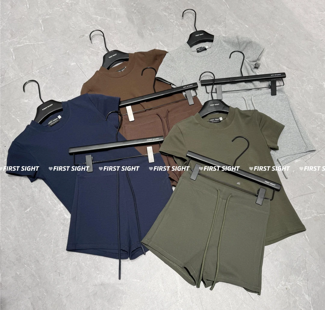 初见家[基础款圆领正肩短袖+短裤套装]春季修身收腰显瘦内搭上衣