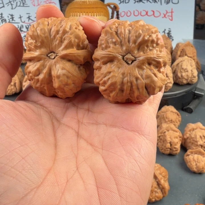 平***石文玩核桃吊坠蛤蟆的眼睛是真的好看