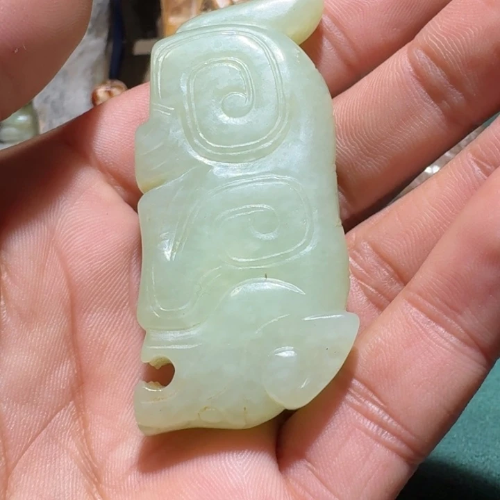 和田玉（糖玉）颈饰未镶嵌酒****）