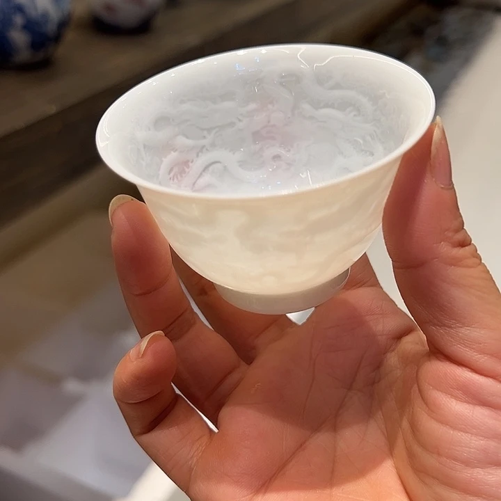 超薄胎内模印龙杯