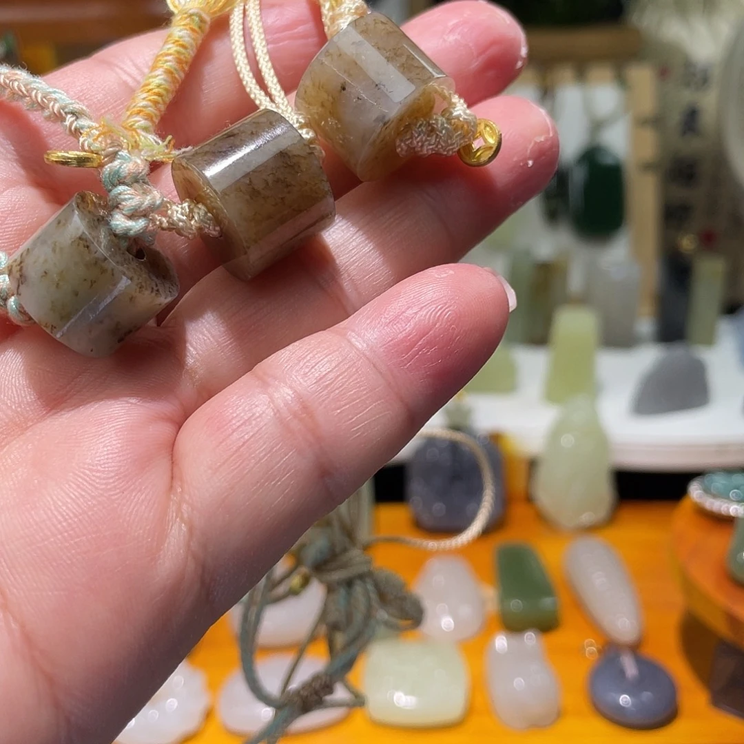 和田玉未镶嵌颈饰发1