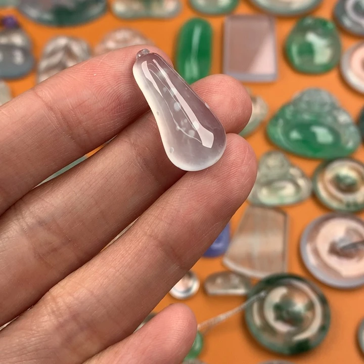 翡翠挂件未镶嵌….