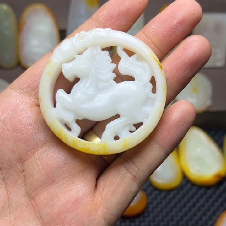 颈饰未镶嵌和田玉