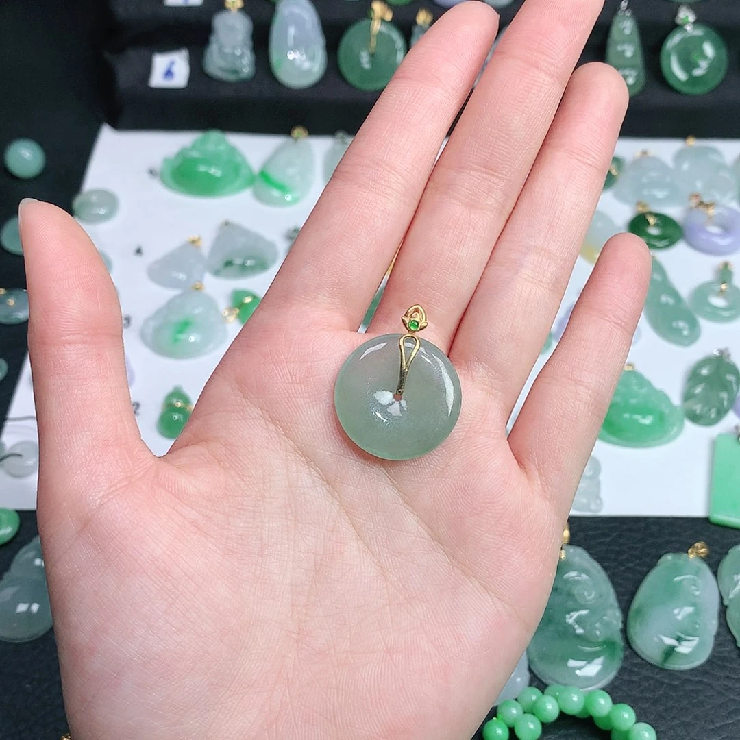 翡翠颈饰未镶嵌翡翠