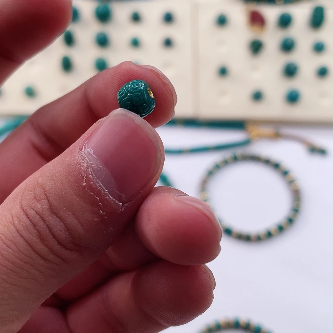 绿松石颈饰未镶嵌