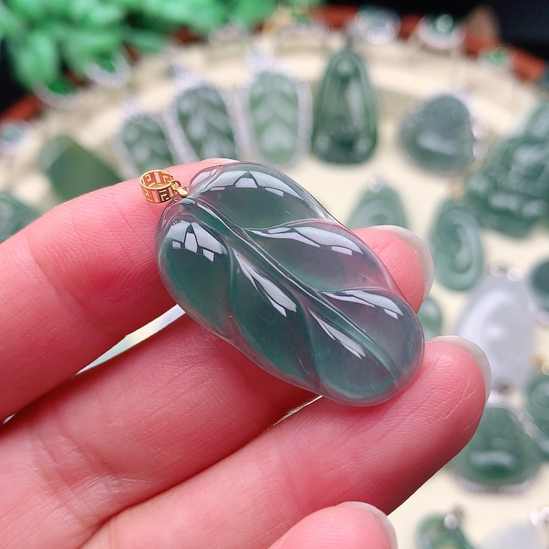 翡翠挂件18K金镶嵌吊坠