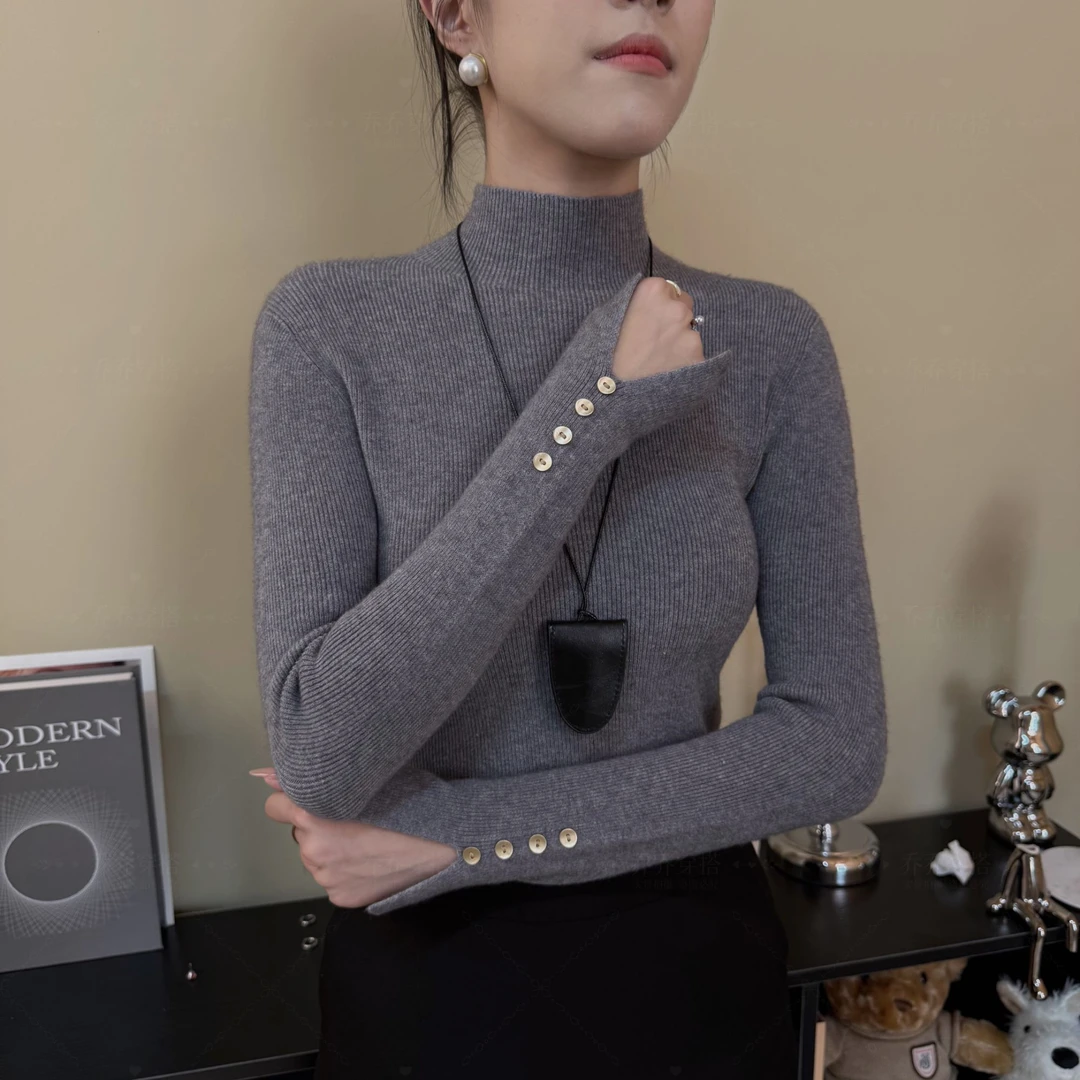 2025新款秋冬毛衣羊毛打底衫内搭女款时尚洋气扣子女装针织衫上衣