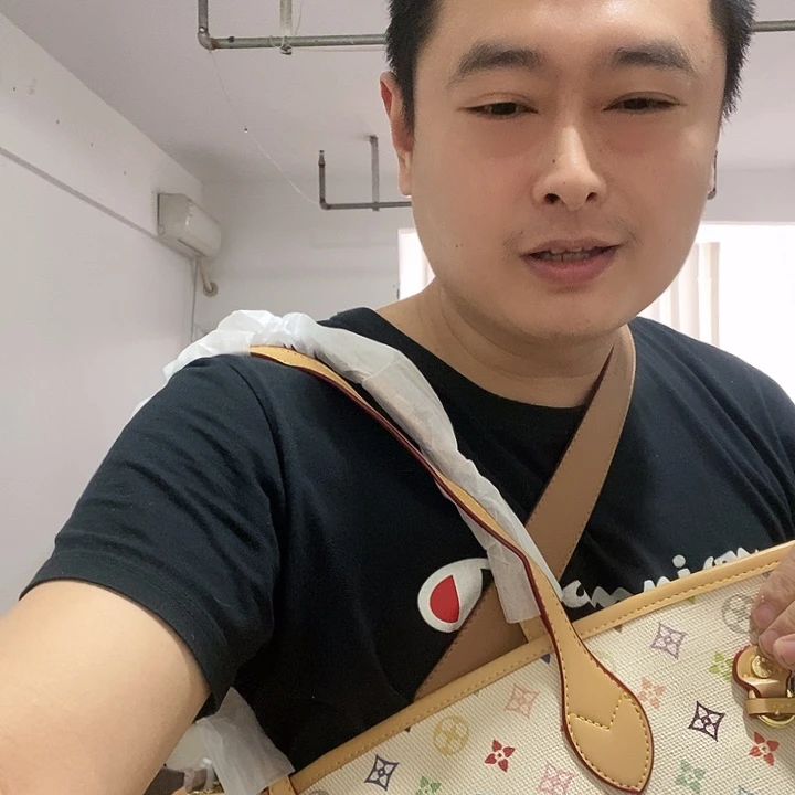 黄牛皮（革）鳄鱼皮（革）犏牛皮（革）