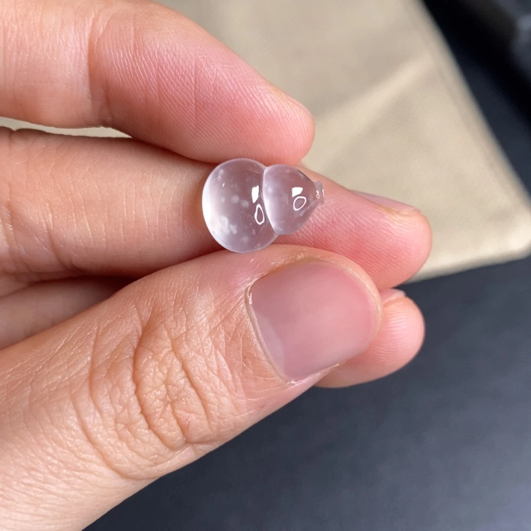 翡翠未镶嵌颈饰葫芦