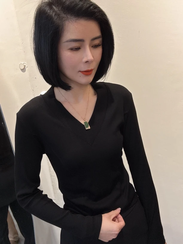 【娟子家】春季新品气质显瘦V领长袖打底T恤