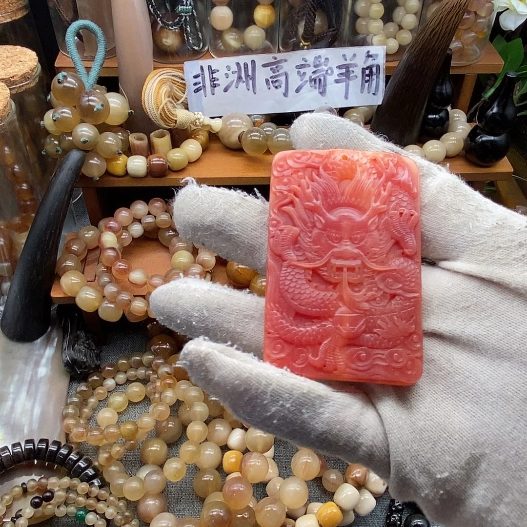 布艺非金属微沁骆驼骨龙牌项链吊坠