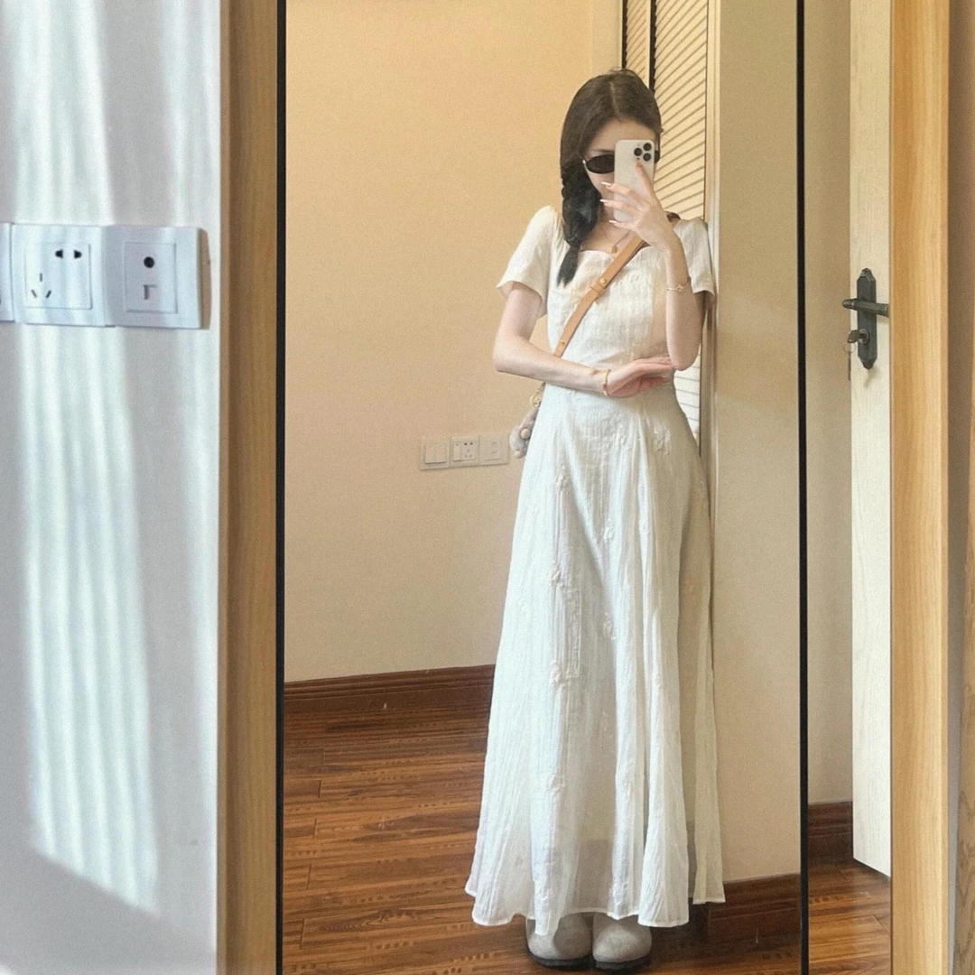 法式连衣裙小个子方领复古气质长裙女夏重工刺绣杏色修身收腰裙子