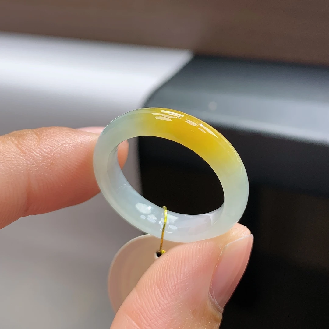 16号圈天然缅甸翡翠A货金黄翡翠戒指18*4.8*3.3mm