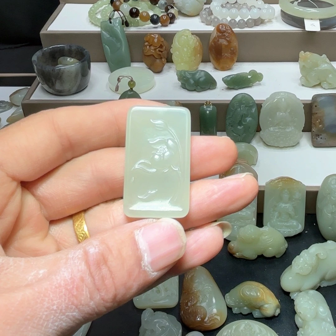 和田玉颈饰未镶嵌奥*给