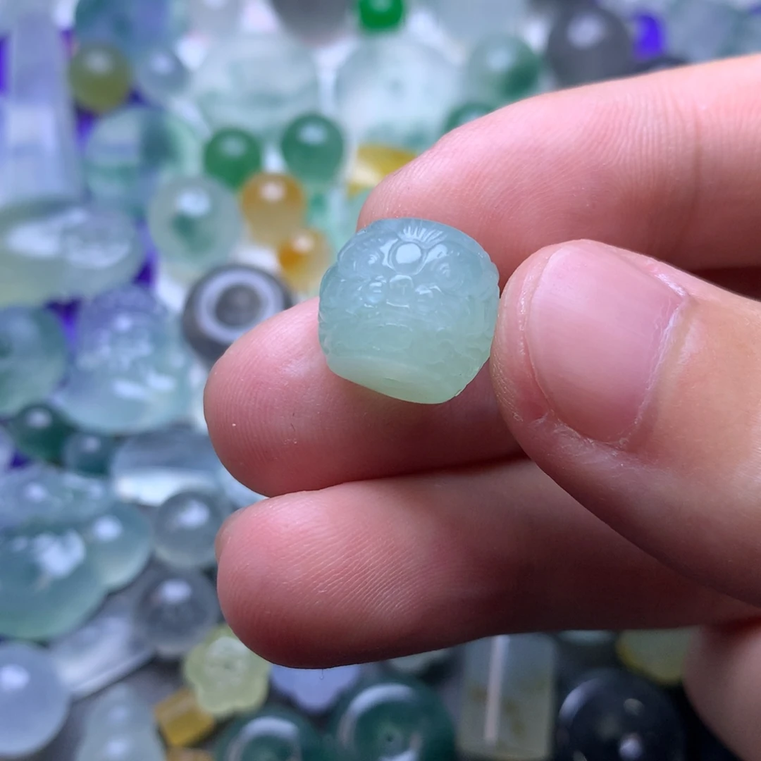 定制翡翠未镶嵌挂件