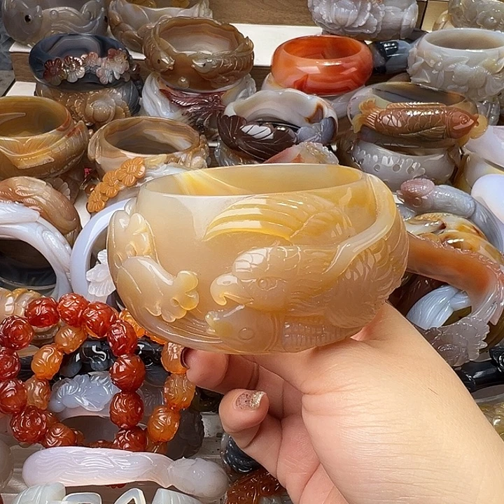 暮***雪玛瑙/玉髓未镶嵌手镯650一个