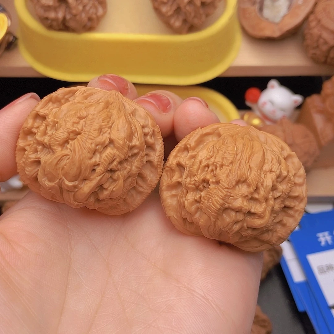 桃核吊坠核桃雕刻精美对