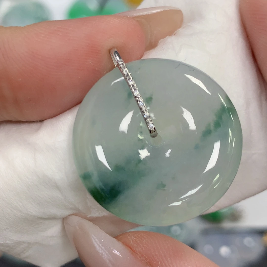 颈饰18K金镶嵌翡翠