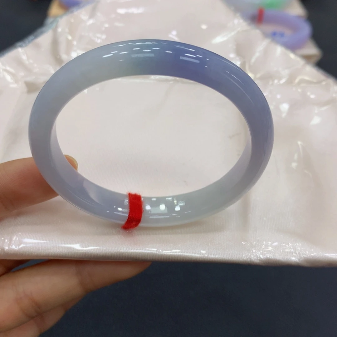 翡翠手镯未镶嵌翡翠