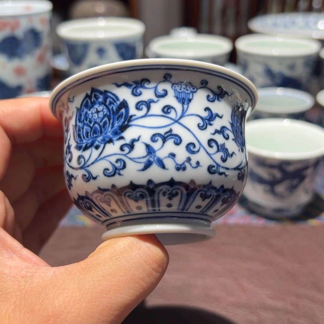 精品青花缠枝莲金刚莲炉式杯口径约8.2厘米